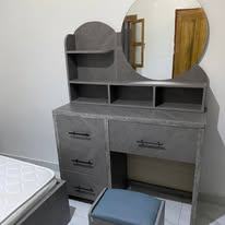 Coiffeuse avec miroir & tabouret