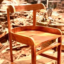 Fauteuil bois de Vienne aux lignes courbes