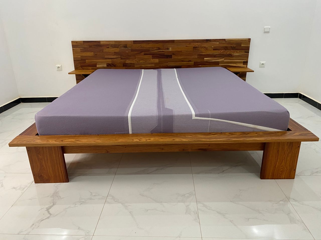 Lit plateforme en bois noble